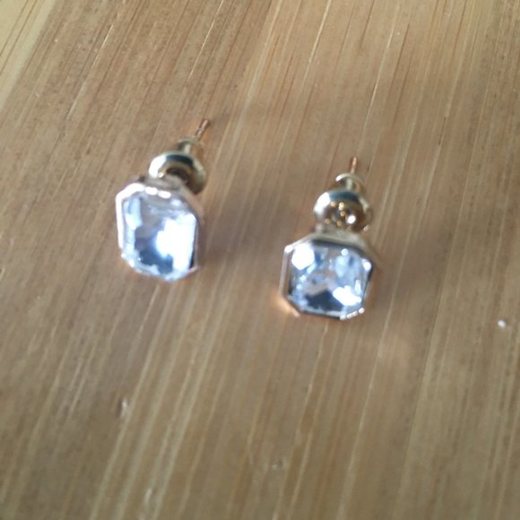 Gold Rhinestone Rectangular Stud Earrings. - Picture 6 of 7